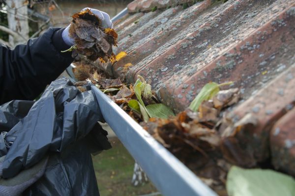 Commercial Gutter Unclogging in Peachtree City