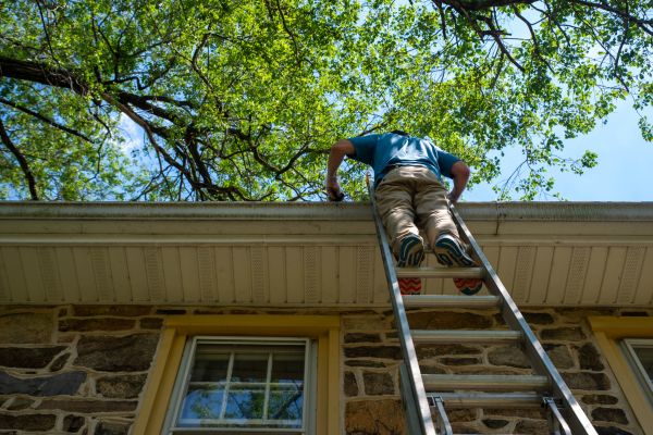 Industrial Gutter Cleaning in Peachtree City